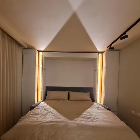 Adore - Modern * Tiran