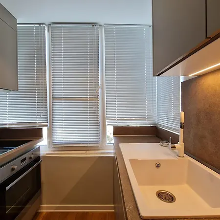 Adore - Modern * تيرانا