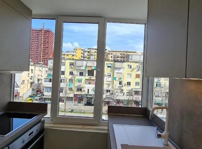 Adore - Modern * Tiran