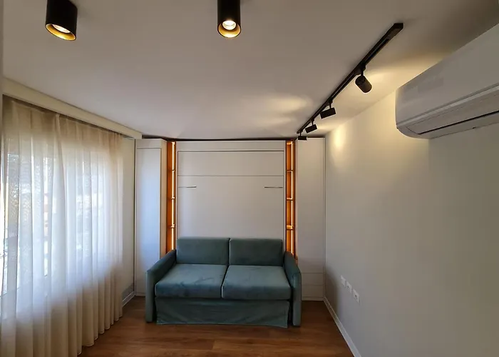 Adore - Modern Tiran