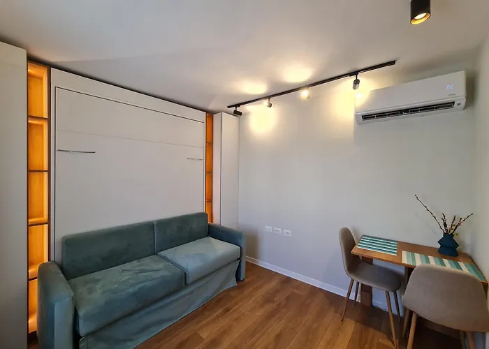 Adore - Modern * Tiran